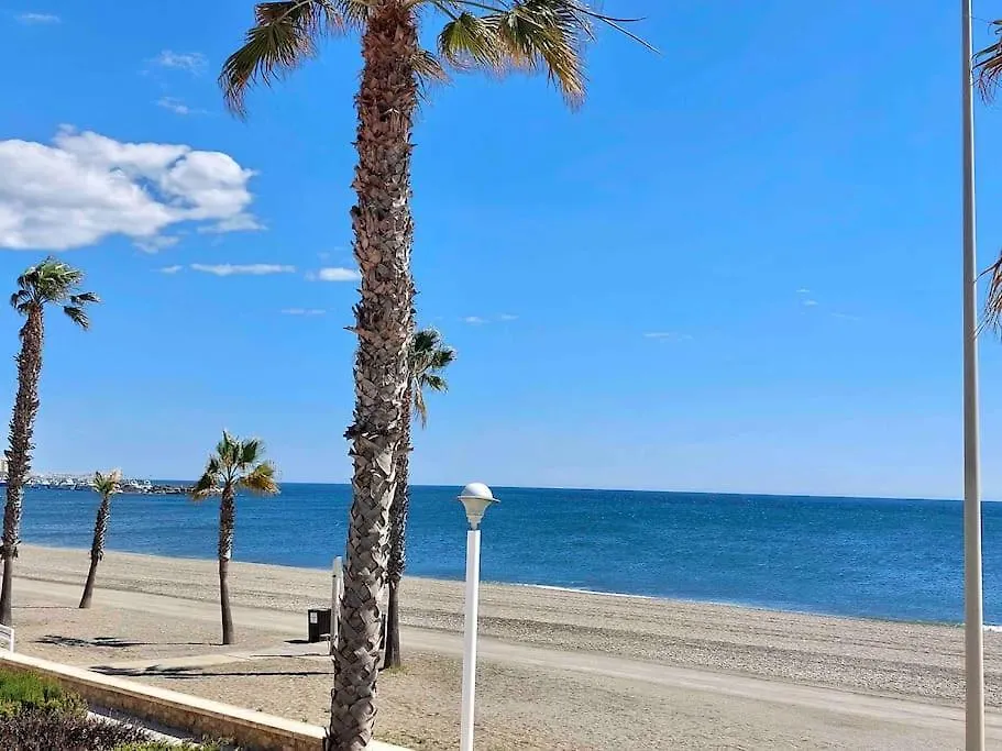 Сasa de vacaciones Caleta Beach House Villa Beatriz Sinese Design Torre Del Mar